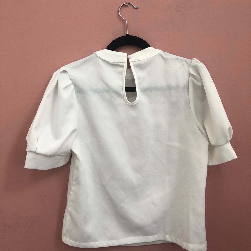 White puffy sleeve blouse - Picture 2 of 3